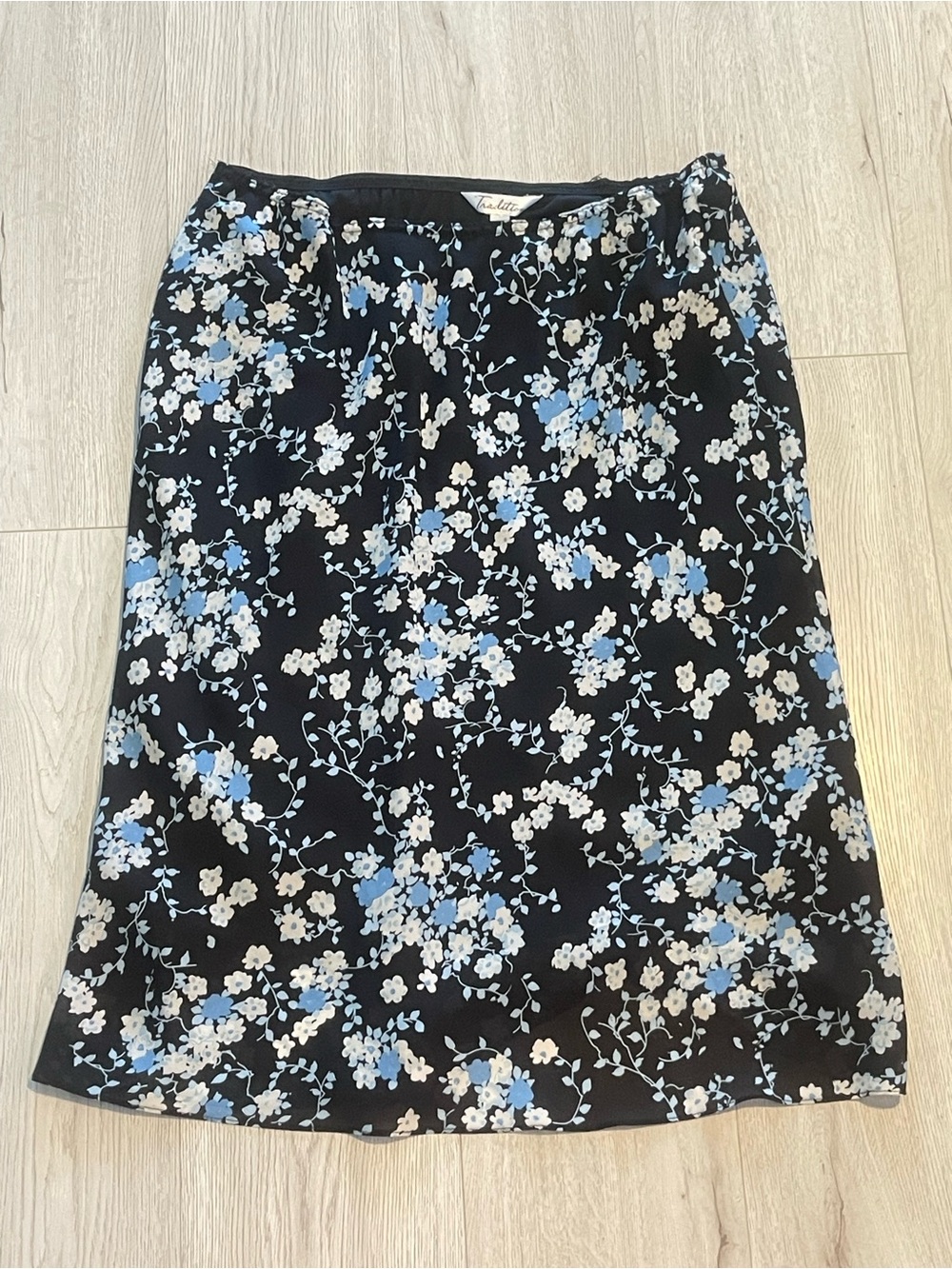 Vintage 90’s Traditions Floral Printed Midi Skirt - Black & Blue